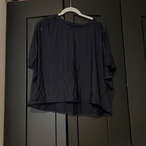 Navy lulu cropped tee